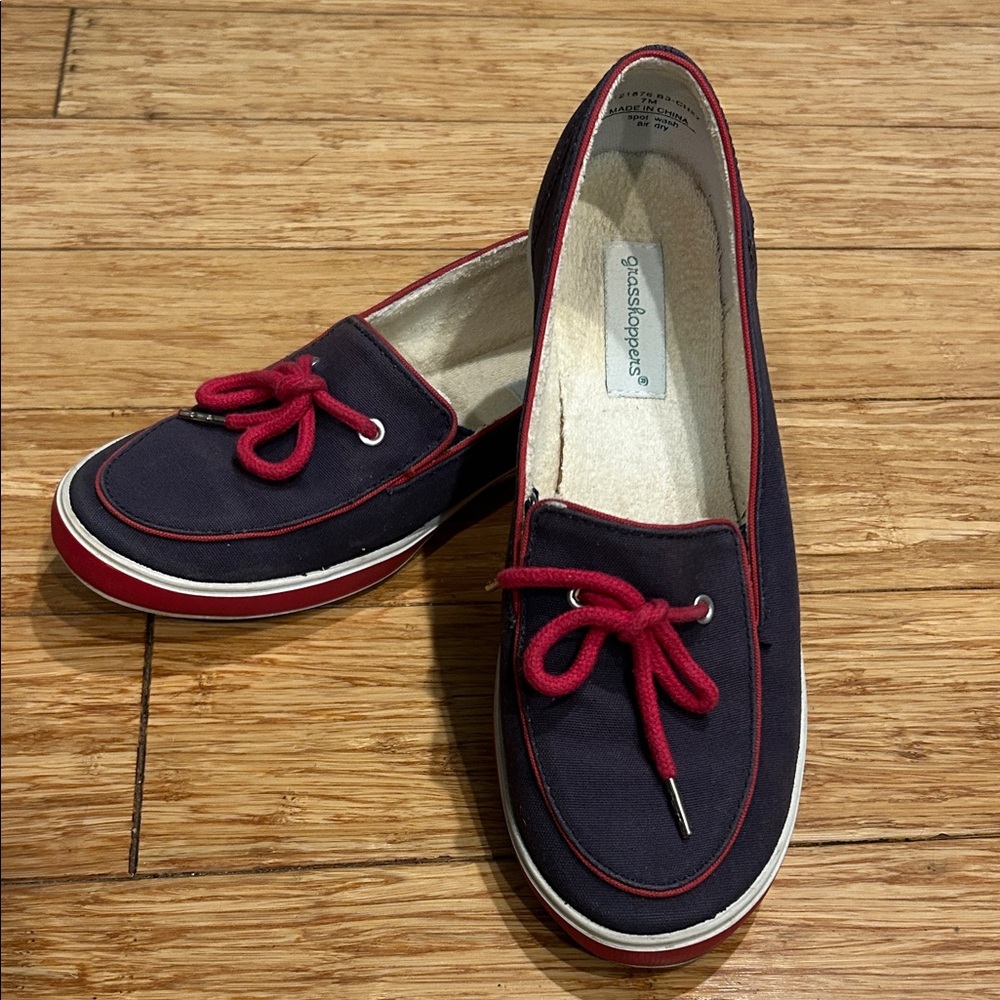 Grasshoppers Women's Normcore Navy w/Striking Red Contrast Red Loafers 7M